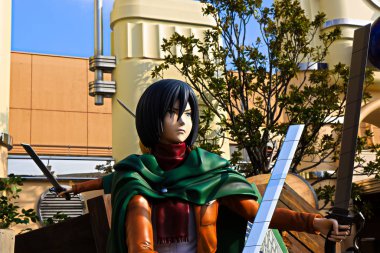 Osaka, Japonya - 20 Ocak 2020: Titan Saldırısı 'ndan Mikasa Ackerman' ın Klon-oid heykeli (Shingeki no Kyojin) / Universal Stüdyoları Japonya 'da Hayatta Kalma yarışı.