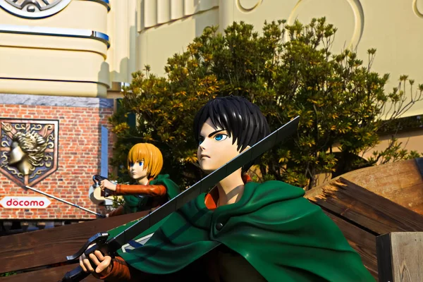 Osaka, Japonya - 20 Ocak 2020: Titan Saldırısı 'ndan Armin Arlelt ve Ellen Jaeger' ın klon-oid heykeli (Shingeki no Kyojin) / Universal Stüdyoları 'nda hayatta kalma yarışı.