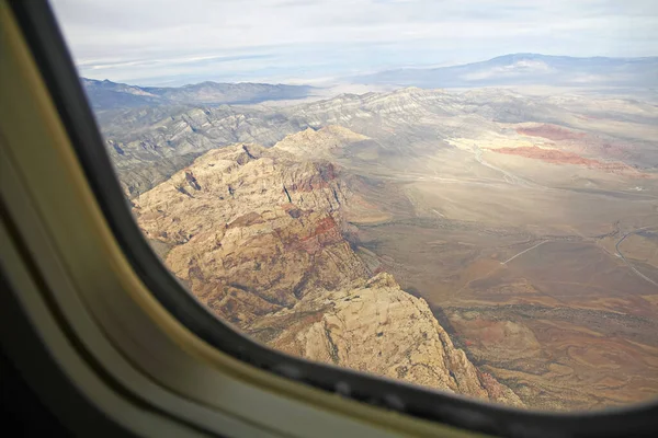 アメリカの統一州 ラスベガスの上の飛行機の窓からの眺め — ストック写真