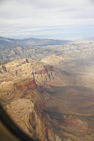 アメリカの統一州 ラスベガスの上の飛行機の窓からの眺め — ストック写真