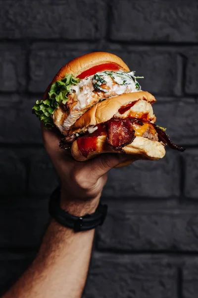 Najlepsze Hamburgery Pasztecikowe Grillowany Pasztet Kurczaka Świeżą Sałatą Bekon Angus — Zdjęcie stockowe