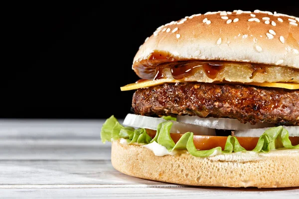 Artesanía Premium Hamburguesa Piña Con Jugosa Empanada Ternera Adornada Con — Foto de Stock