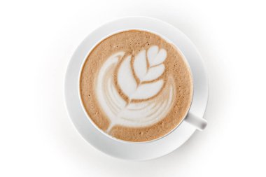 Beyaz seramik bardakta sütlü kahve ile kapuçino kahvenin en üst açısı. Beyaz arka plan. Reklam için en iyisi. Kahve bağımlıları için tatmin edici.