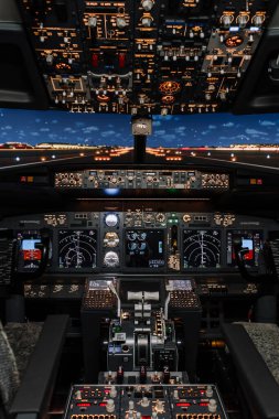 Kalkıştan önce modern Boeing uçağından havalimanına bakın. En iyi kalite gece çekimi. Her havayolu reklamı için iyidir.