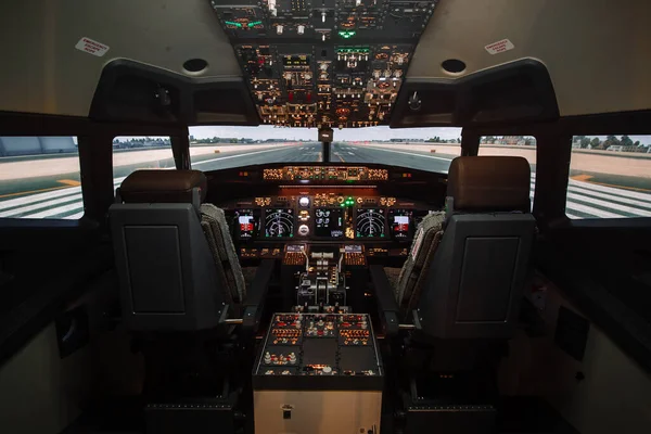 Vollständige Ansicht Des Cockpits Moderner Boeing Flugzeuge Vor Dem Start — Stockfoto