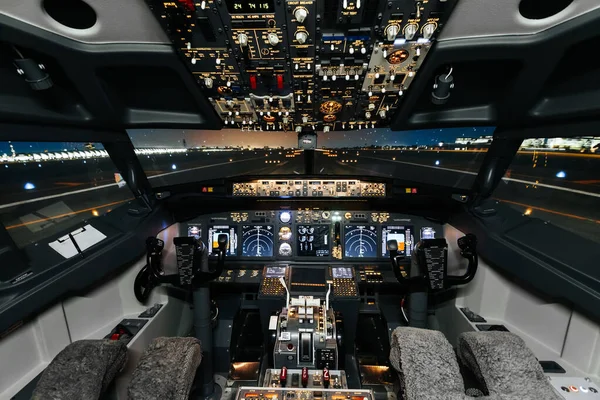 Vollständige Ansicht Des Cockpits Moderner Boeing Flugzeuge Vor Dem Start — Stockfoto