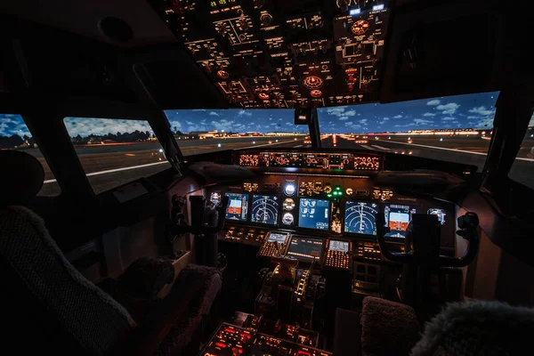 Dramatische Sicht Auf Das Cockpit Moderner Boeing Flugzeuge Vor Dem — Stockfoto