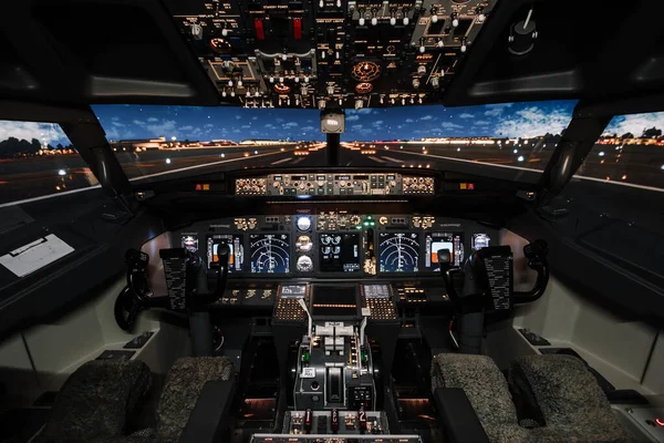 Widok Pas Startowy Nowoczesnych Samolotów Boeing Przed Startem Najlepsze Nocne — Zdjęcie stockowe