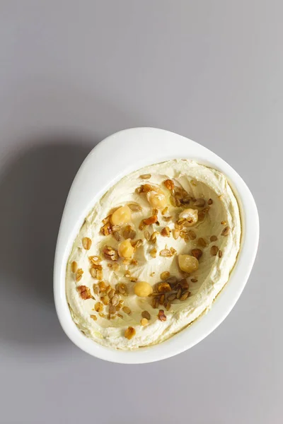 Hummus Base Plantas Orgânicas Com Cobertura Granola Grão Bico Perfeito — Fotografia de Stock