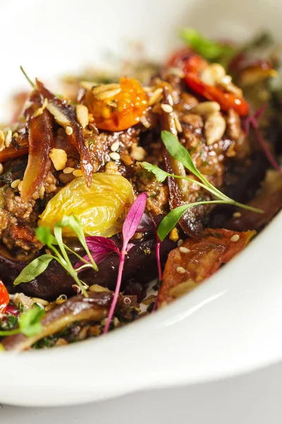 Deliciosa Salada Saudável Com Cobertura Berinjela Tomate Seco Para Uma — Fotografia de Stock