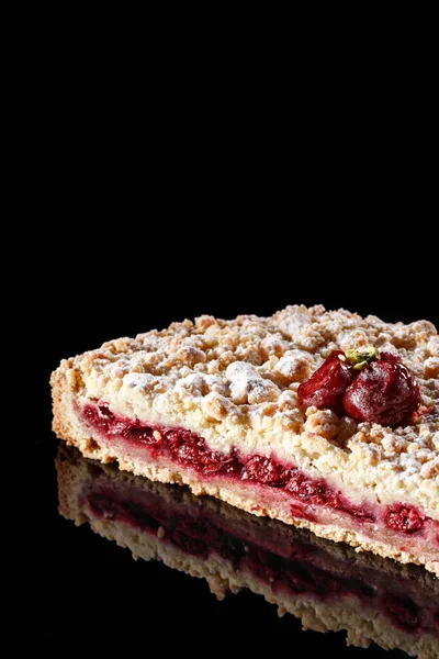 Gâteau Aux Pommes Avec Sucre Poudre Cerise Sur Dessus Cerises — Photo