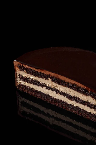 Läcker Chokladmousse Tårta Täckt Med Grädde Lavakaka Konfektyrfotografering Koncept — Stockfoto