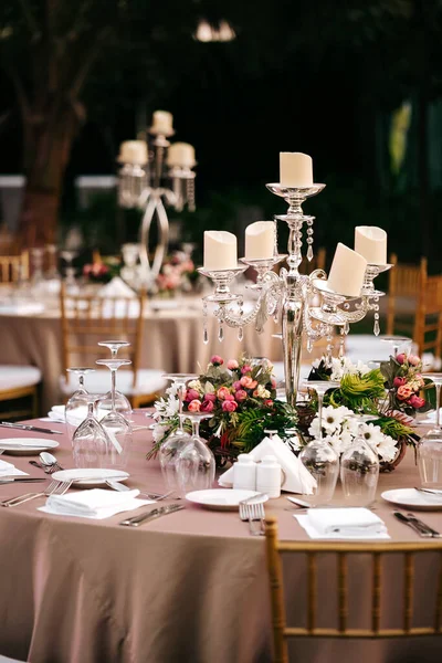 Casamento Internacional Festa Celebração Livre Sob Palmeiras Mesas Servidas Área — Fotografia de Stock