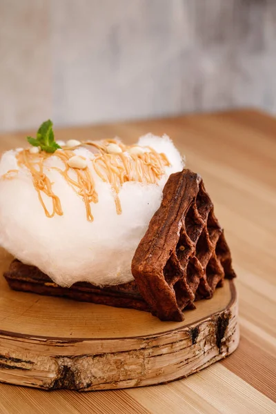 Chocolate Waffle Topped Cotton Candy Caramel Syrup Presentable Plating Nice — Stock Photo, Image