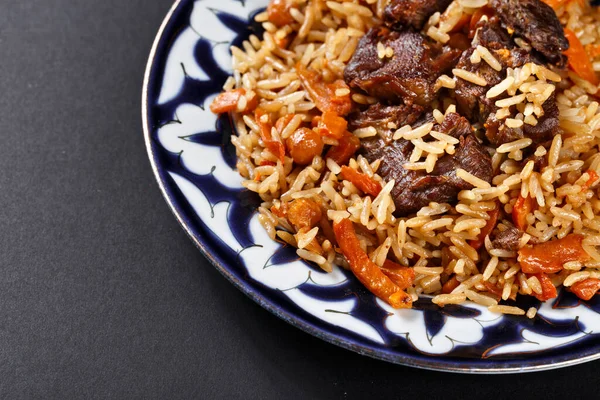 Placă Plov Pilaf Fundal Negru Bucătăria Uzbecă Tradițională — Fotografie, imagine de stoc