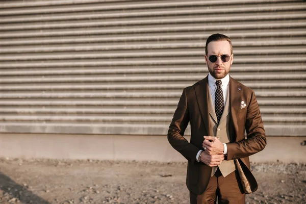 Business Man Brown Suit Tie Wearing Sunglass Daytime Black Wall — Stock Photo, Image