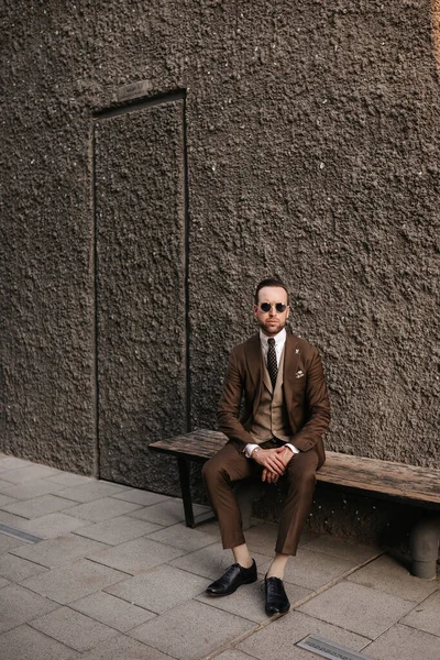 Business Man Brown Suit Tie Wearing Sunglass Daytime Black Wall — Stock Photo, Image