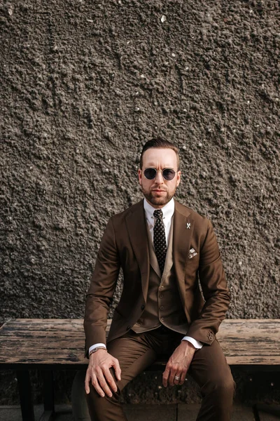 Business Man Brown Suit Tie Wearing Sunglass Daytime Black Wall — Stock Photo, Image