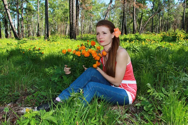 Uma Menina Fotografada Floresta Com Fritura — Fotografia de Stock