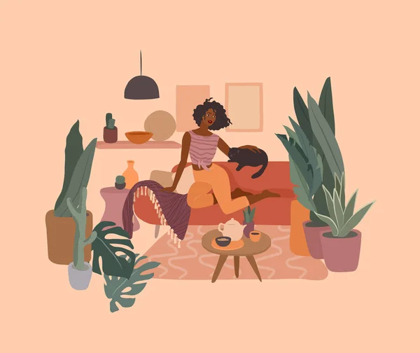 可爱的非洲女孩和一只猫躺在沙发上休息 女性的日常生活和日常场景由家庭内部的年轻女性与家庭植物 卡通矢量图解 — 图库矢量图片