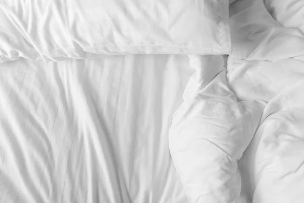 Yatak çarşafları ve yastık manzarası — Stok fotoğraf