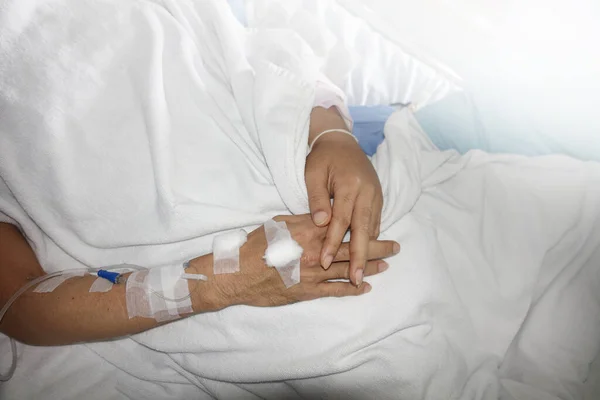 Kórházi Beteg Keze Infúzióval — Stock Fotó