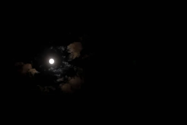 Luna en luna llena . —  Fotos de Stock