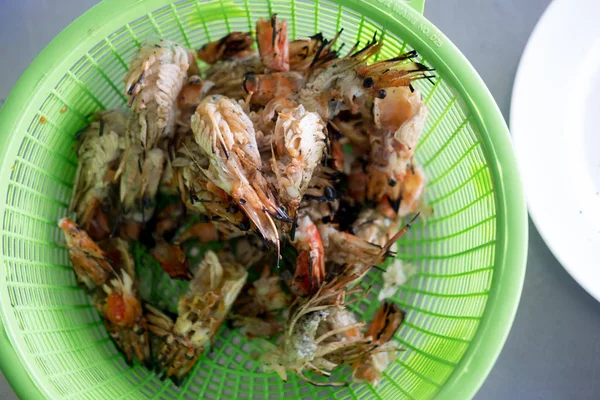 Déchets alimentaires de crevettes grillées — Photo