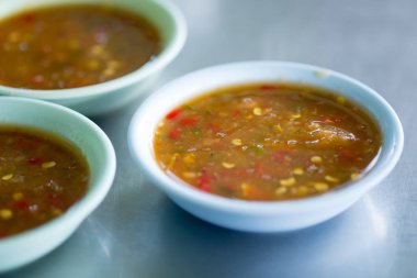 Baharatlı deniz ürünleri sosu.