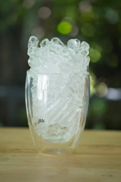 Tubo de gelo em vidro vazio — Fotografia de Stock