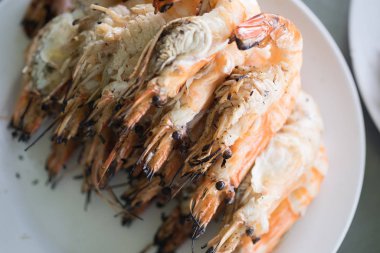 Yanmış karides mi ızgara karides mi? 