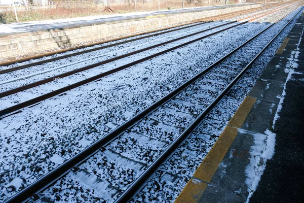 Estación de tren nevada en invierno — Foto de Stock