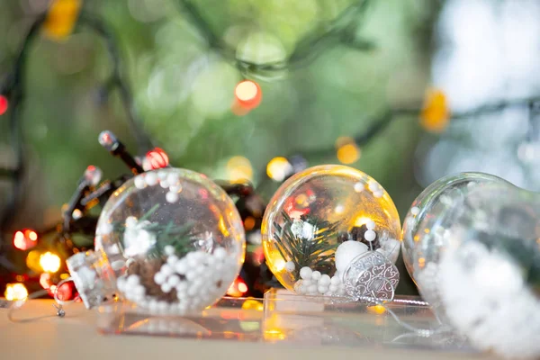 Palla di Natale trasparente per appendere la decorazione a Natale . — Foto Stock