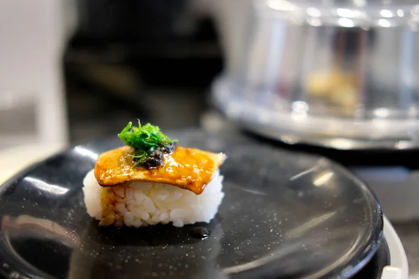 Cuisine japonaise foie gras sushi — Photo