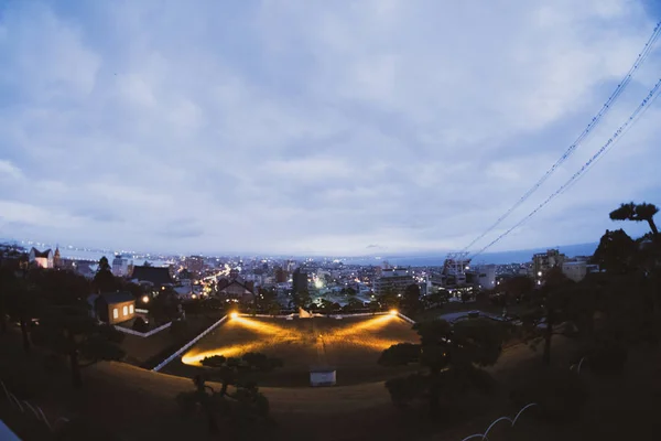 Япония - 18 ноября 2019 года: Ночной вид на японский город Хоккайдо. Хакодате сейчас третий по величине на Хоккайдо после Саппоро и Асахикавы . — стоковое фото