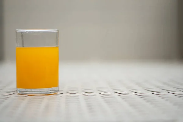 グラスのオレンジジュース — ストック写真