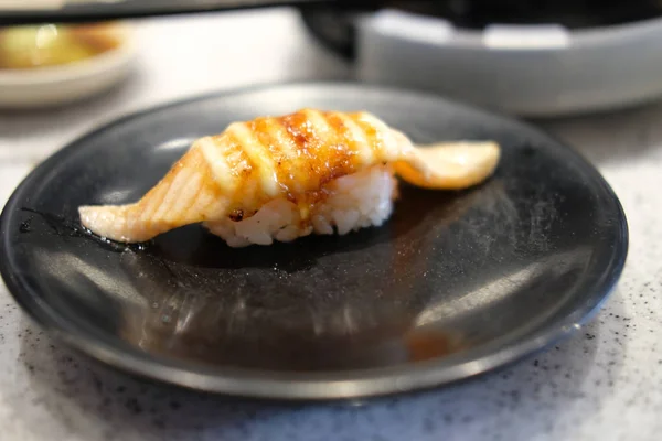 Pescado salmón ardiente Sushi —  Fotos de Stock