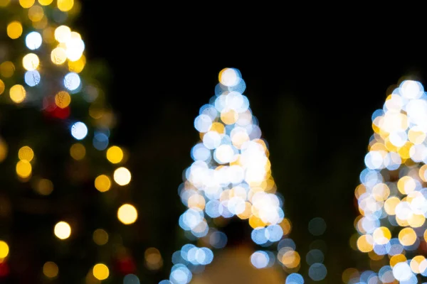 Abstraktní pozadí bokeh vánoční strom — Stock fotografie