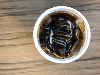 Soğuk buzlu içecek. 