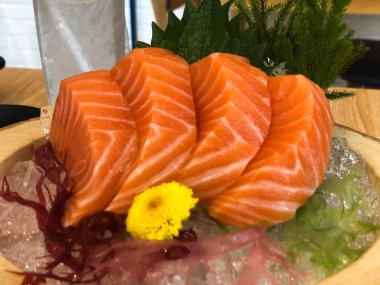 Sashimi çiğ bir şey. Japon yemeği. 