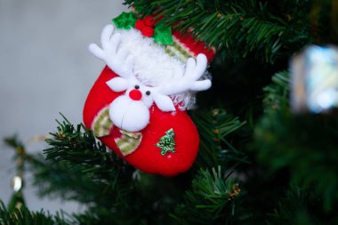 Noel ağacında Noel süsü süslemesi.