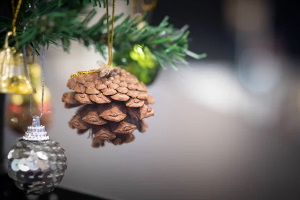 Details of a decorated Christmas tree — Stockfoto