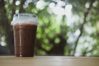Temiz plastik cam buzlu kahve mocha