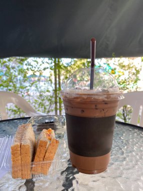 Sandviçli buzlu kahve.