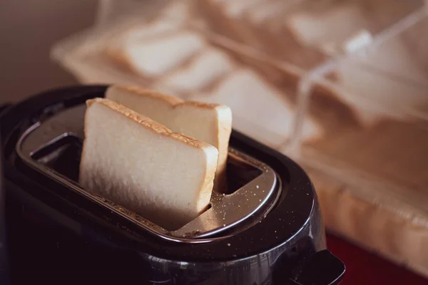 Pop-up toaster with bread slices