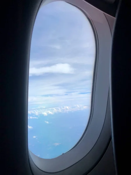 Hermosa vista desde la ventana del avión — Foto de Stock