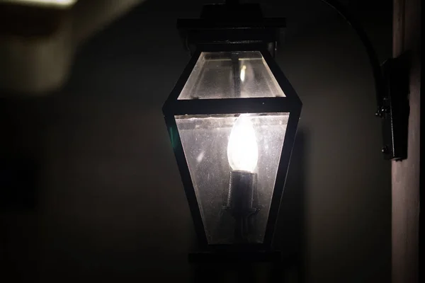 Fekete lámpák egy kávézóban — Stock Fotó