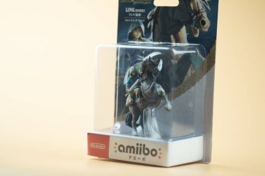 Bangkok, Tayland - 4 Şubat 2020. Nintendo Switch 'in paketlemesindeki amiibo bağlantı oyunu Zelda' yı bul. Oyun Zelda Efsanesi