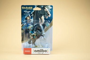 Bangkok, Tayland - 6 Şubat 2020. Nintendo Switch 'in paketlemesindeki amiibo bağlantı oyunu Zelda' yı bul. Oyun Zelda Efsanesi