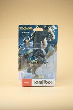 Bangkok, Tayland - 4 Şubat 2020. Nintendo Switch 'in paketlemesindeki amiibo bağlantı oyunu Zelda' yı bul. Oyun Zelda Efsanesi